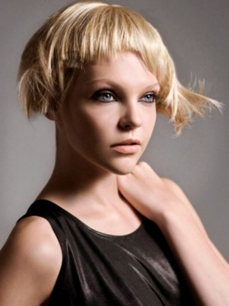 Short blonde haphazard hairstyle