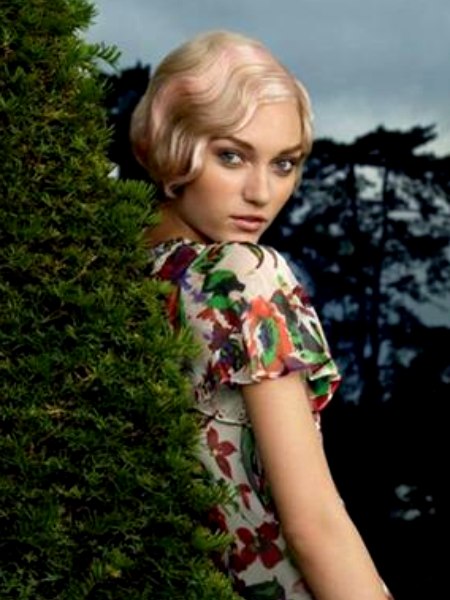 1930's chignon for blonde hair with pink highlights