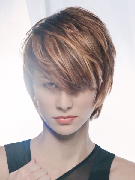 Short hairstyle with highlights and lowlights