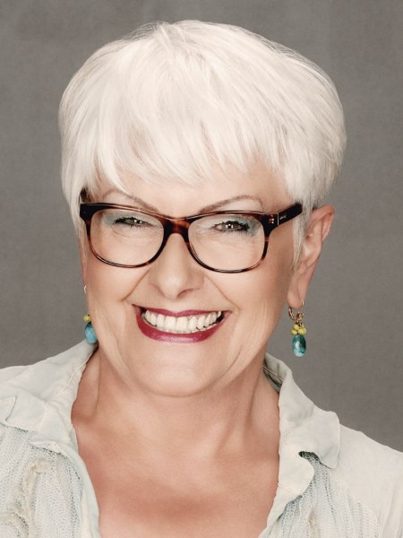 Short cut for older women with white hair