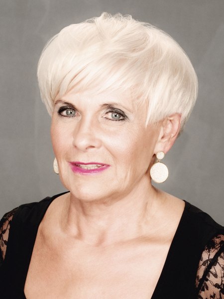 Practical and wearable short haircut for older women
