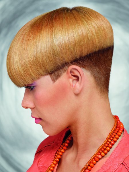 Women's haircut with a very short nape and sides