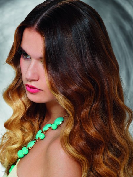 Long hair with waves and blended colors