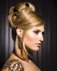 Smooth and sophisticated updo with curves that intersect