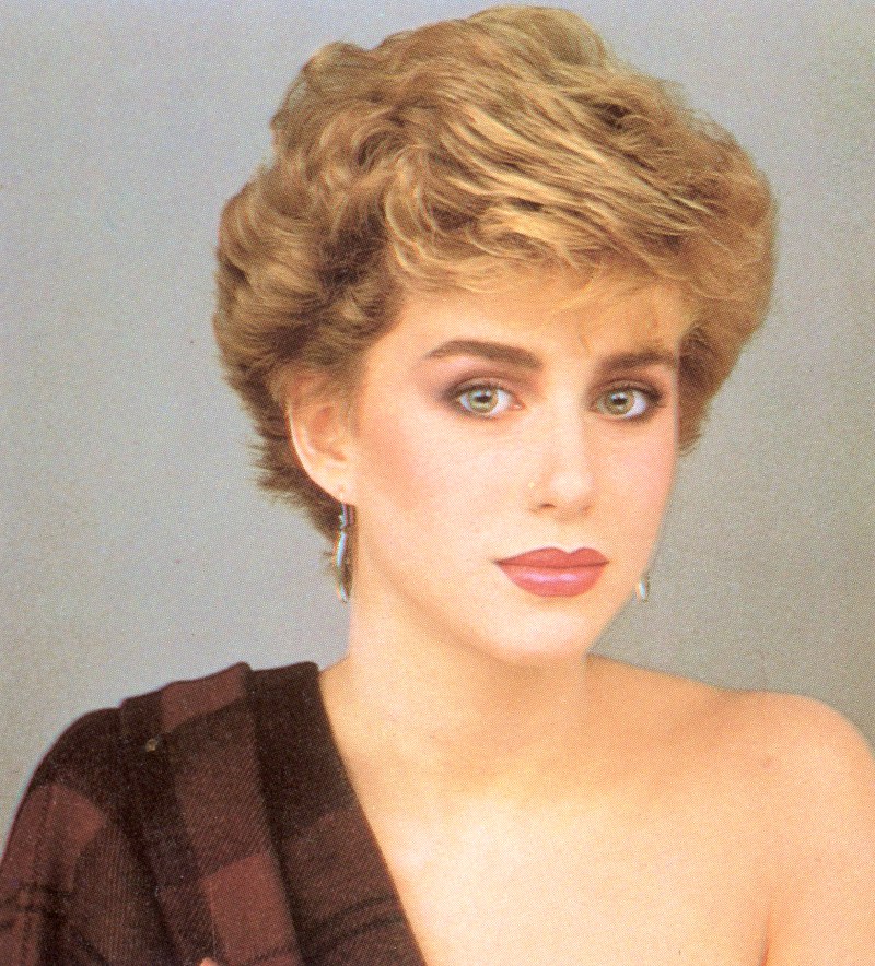 Short 1980s vintage hairstyle with volume and heights