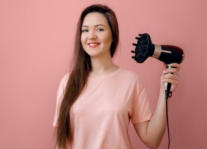 Blow dryer with a diffuser
