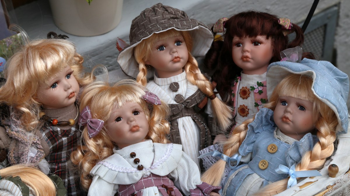 Types of doll hair and what doll hair is made of - Human 
