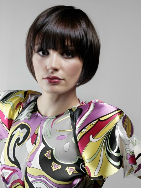 Short hairstyle with a strong hair colour