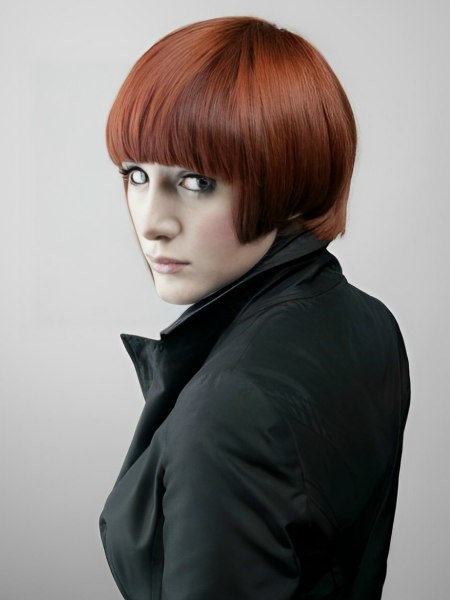 Short hairstyle with an eye-catching hair colour