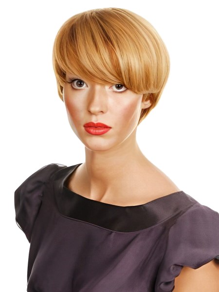 Masculine short haircut with feminine softness and inspired by the 1920 ...