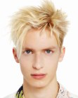 Choppy men's haircut with alternating lengths