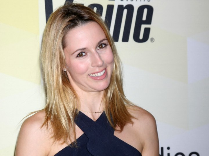 Alona Tal's downplayed style for long hair