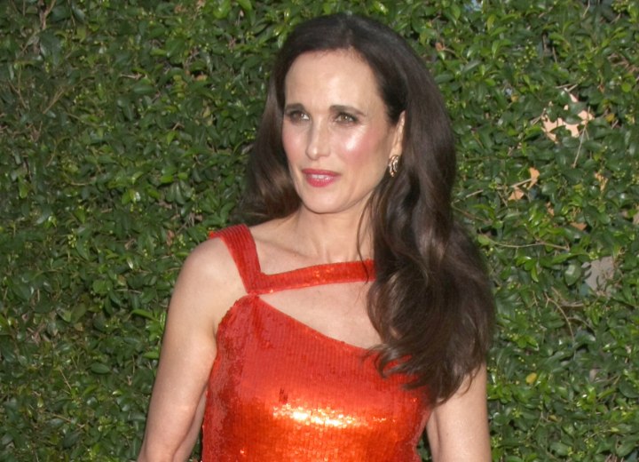 Andie MacDowell's side style for long hair