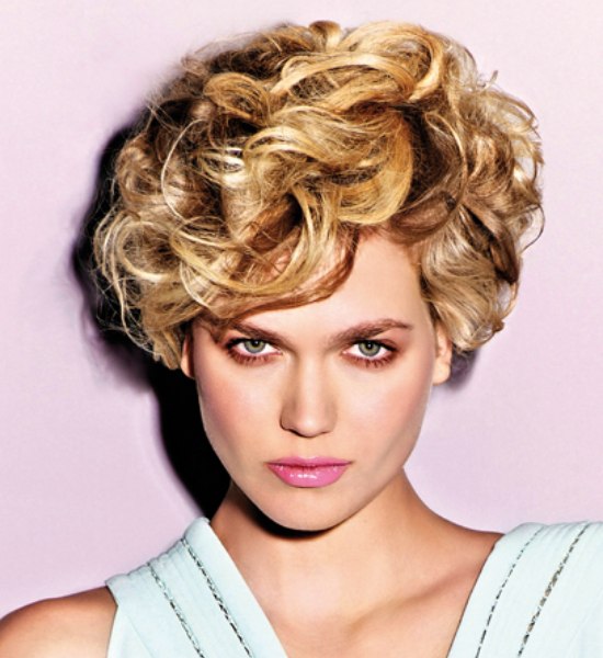 Short curly hairstyles - Different blonde shades
