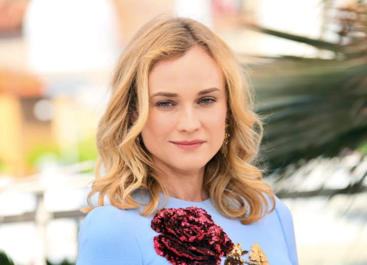 Diane Kruger’s medium length hair with loose and relaxed curls