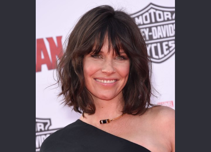 Evangeline Lilly’s just above the shoulders hairstyle to wear every day