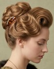 Penteado preso do in�cio dos anos 1910 com cachos