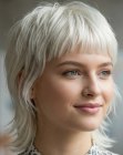 Mullet para mulheres de cabelos brancos