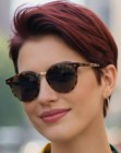 Corte pixie para cabelo ruivo escuro