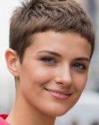 Corte de cabelo feminino bem curto