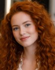 Cabelo longo ruivo com cachos