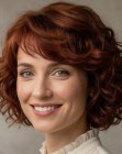Cabelo na altura do pesco�o com cachos e ondas
