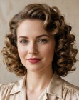Penteado cacheado dos anos 1940