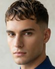 Corte de cabelo curto nas laterais e atr�s