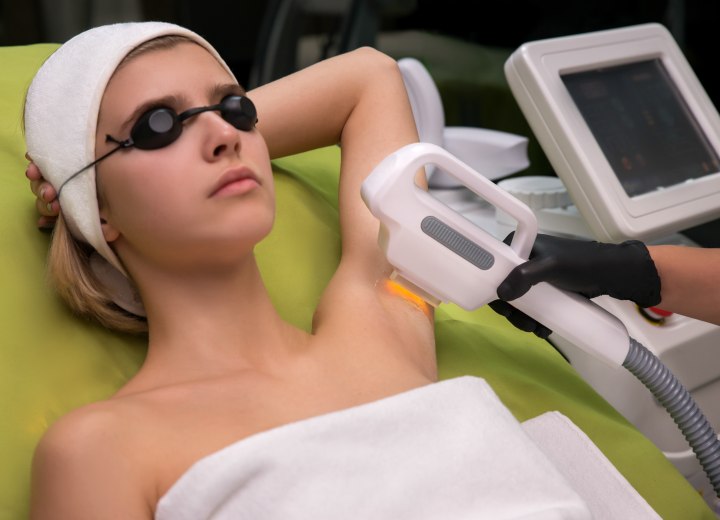 Remove armpit hair with a laser
