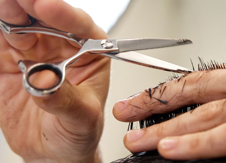 How to properly hold hair cutting scissors