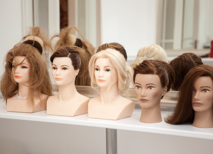 Training heads for hair cutting