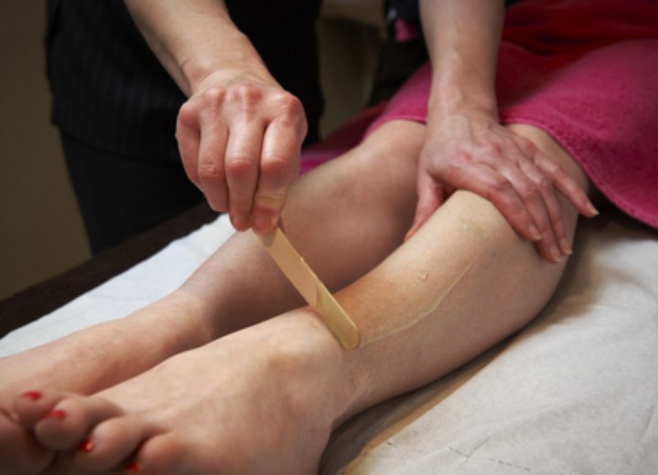 The advantages of waxing, potential side effects and how hot wax works