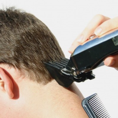 Cutting hair with clippers