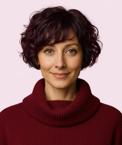 Brunette short hair with layering for a rounded silhouette