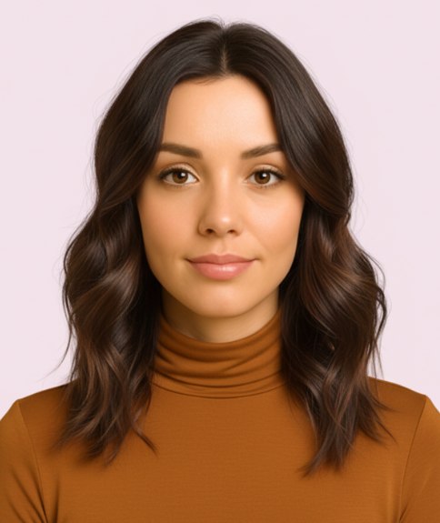 Long hairstyle with waves that flow past the shoulders