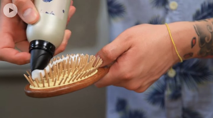 Blowout - Applying mousse to a paddle brush